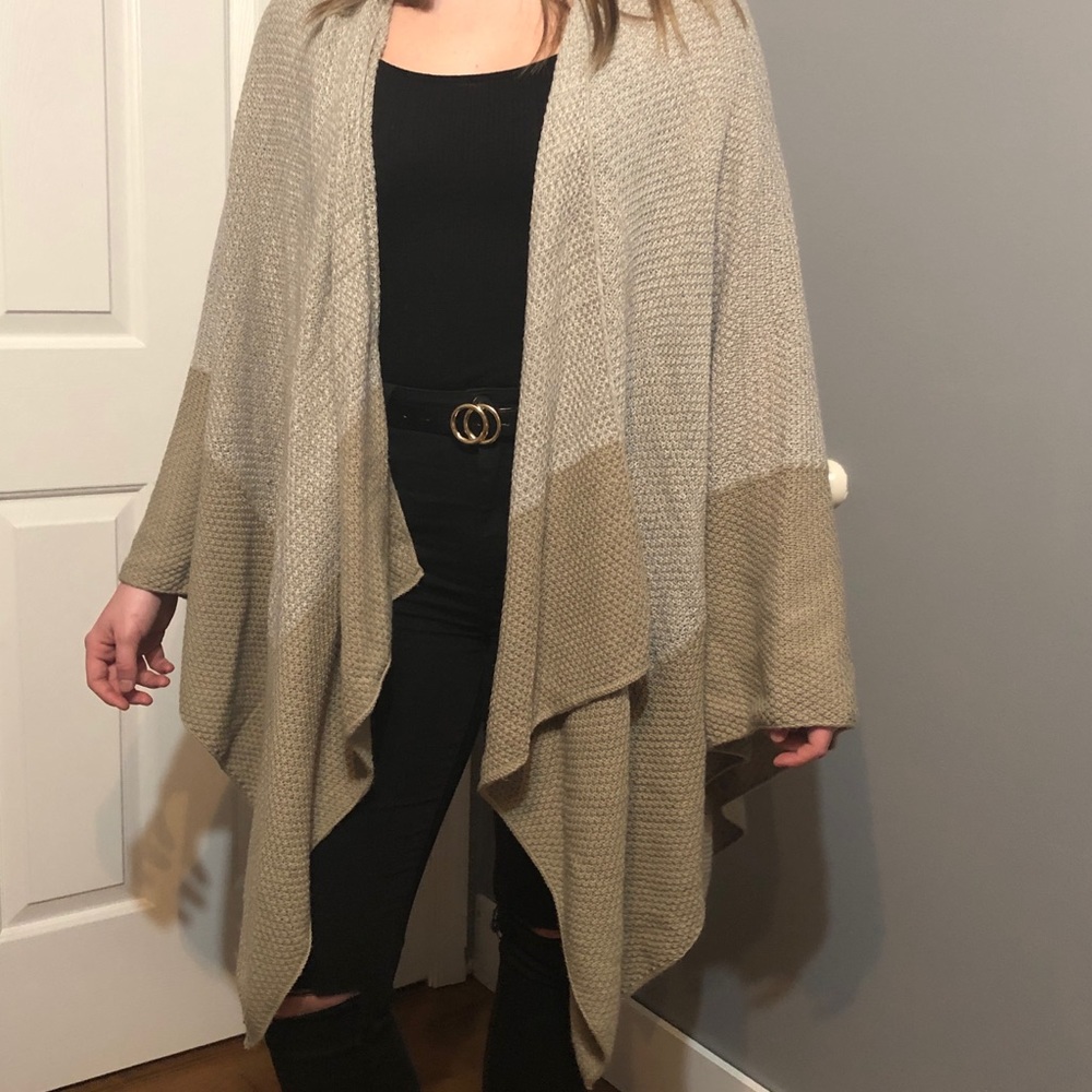 Light and dark drown poncho